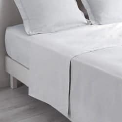 Drap plat 240x310 cm blanc sur lit