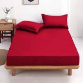 Drap housse rouge sur un lit 120x190 cm