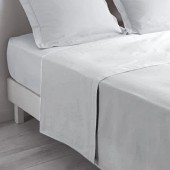 Drap plat blanc 180x290 sur un lit