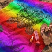 Serviette de plage double Tortue sur Fond Multicolore sur plage