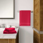 Draps de bain par lot de 5 coton et bambou déposés dans une salle de bain Rouge