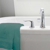 serviette 100% coton 600 grammes/m² posé sur baignoire vert sauge